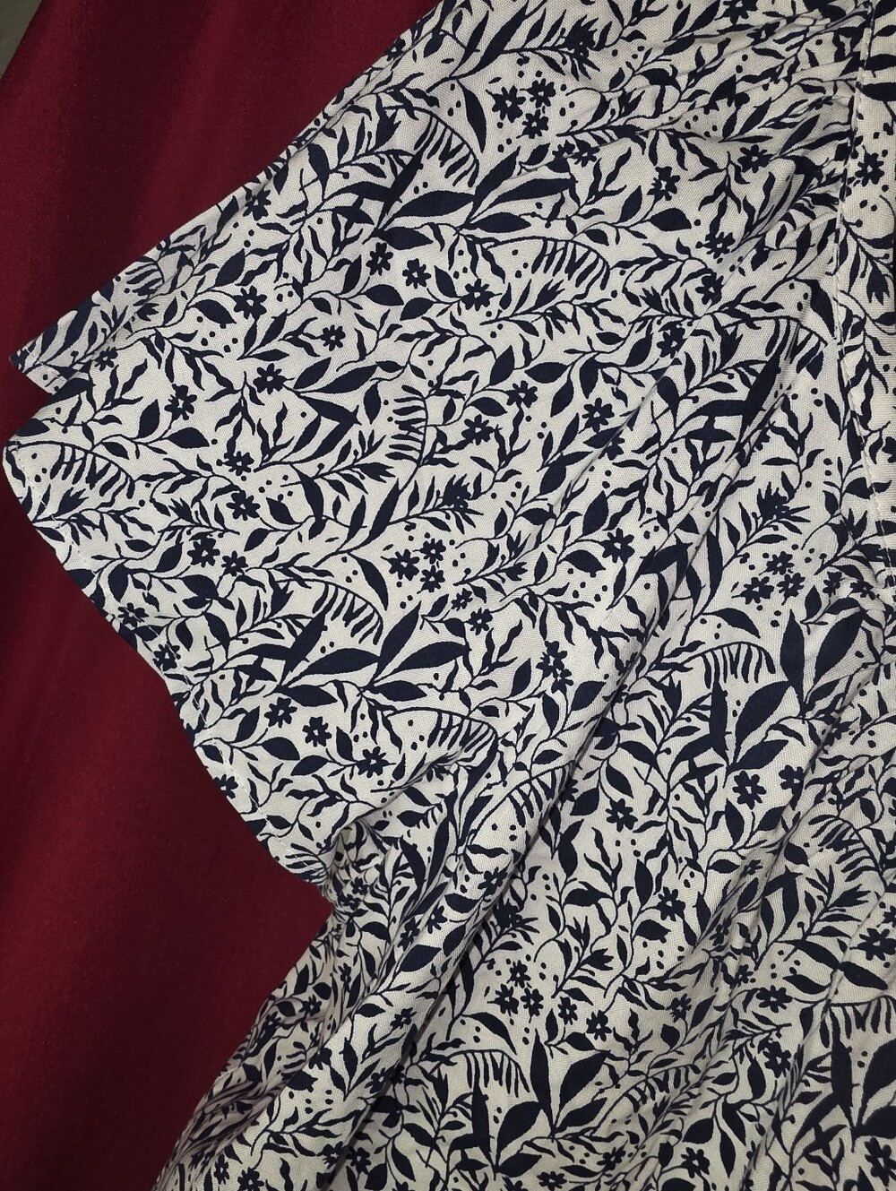 LOFT Navy & White Floral Vine Print Top Blouse - Size Large - Picture 3 of 5